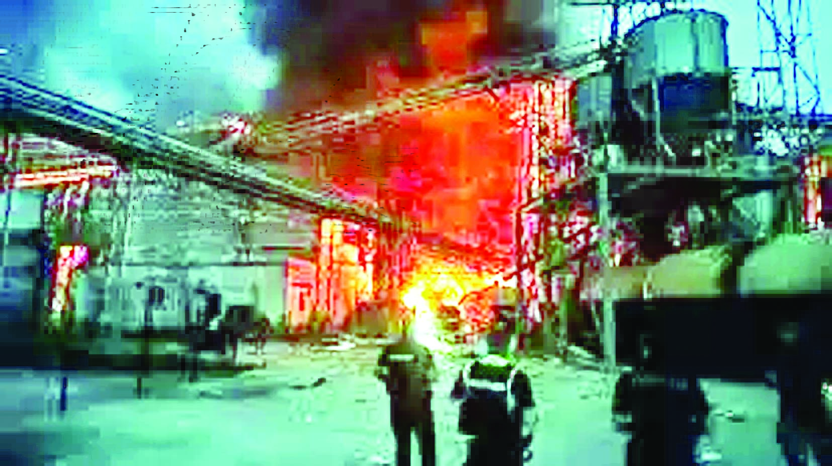 रूस का कहना है कि उसने यूक्रेन में क्रेमेनचुक तेल रिफाइनरी पर हमला किया है 