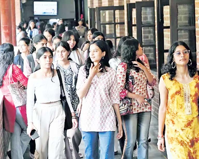 दिल्ली: एनईपी के तहत 12 घंटे की कक्षा अनुसूची पर विवाद 