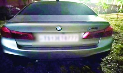 उपमुख्यमंत्री के आवास के सामने बैरिकेड्स में घुसा दी BMW कार, निकला पूर्व MLA का बेटा