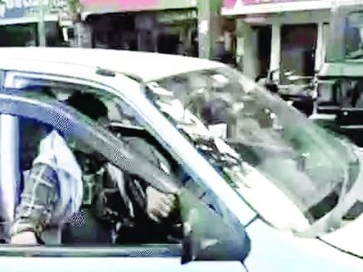 ड्राइवर के स्टंट का वीडियो हुआ वायरल, पुलिस ने काटा चालान 
