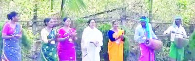 मुख्यमंत्री ममता बनर्जी ने आदिवासी समूह के लोगों संग किया डांस 