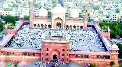 मस्जिद में लोगों ने नमाज अदा की, जानें इस दिन क्यों दी जाती है कुर्बानी? देखें वीडियो 