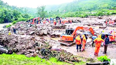 वायनाड में भूस्खलन से बड़े पैमाने पर तबाही, नदी में तैरते शव, तस्वीरों में देखिए तबाही का मंजर…