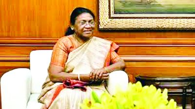 भारतीय राजस्व सेवा के ट्रेनी राष्ट्रपति द्रौपदी मुर्मू से मुलाकात की