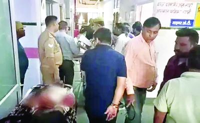 आमने-सामने दो बसों की टक्कर, 12 से ज्यादा लोग घायल, देखें मंजर