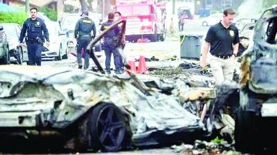 USA: San Diego की रिहायशी सड़क पर छोटा विमान दुर्घटनाग्रस्त, एक घर को भारी नुकसान