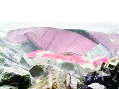 कोल्लम तट पर डूबे लाइबेरियाई जहाज के कंटेनर देखे गए 