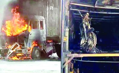 24 नई TVS बाइक जलकर राख, मचा हड़कंप 