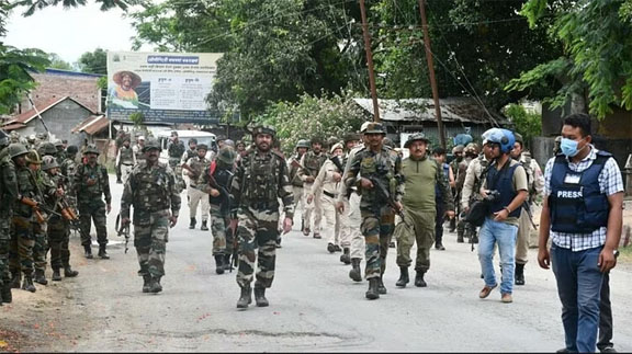 मणिपुर में फिर भड़की हिंसा: उपद्रवियों की गोलीबारी में तीन कुकी नागरिकों की मौत, सुरक्षाबलों ने संभाला मोर्चा