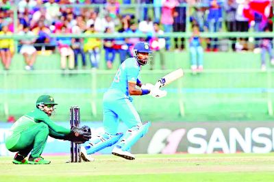 हार्दिक पंड्या ने जड़ा अर्धशतक, भारत का स्कोर 183-4