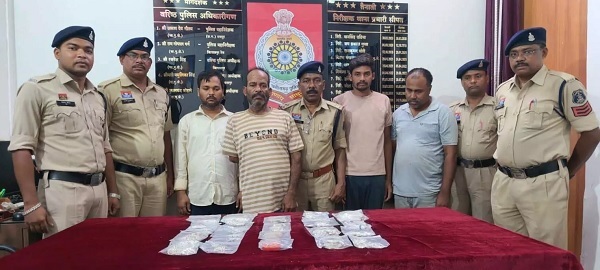 रमेश ज्वेलर्स चोरी का खुलासा, चार आरोपी गिरफ्तार, 6.80 लाख के जेवर बरामद…