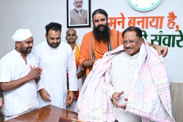 मुख्यमंत्री विष्णु देव साय से विभिन्न संत-महात्माओं ने की सौजन्य भेंट, आध्यात्मिक शिक्षा को बढ़ावा देने के निर्णय पर जताया आभार…