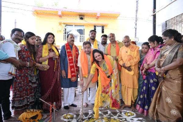 विधायक सुनील सोनी और महापौर मीनल चौबे ने कुशालपुर स्कूल पहुंचकर 2 वार्डो में लगभग 70 लाख के नये विकास कार्यों का भूमिपूजन कर दी अनुपम सौगात…