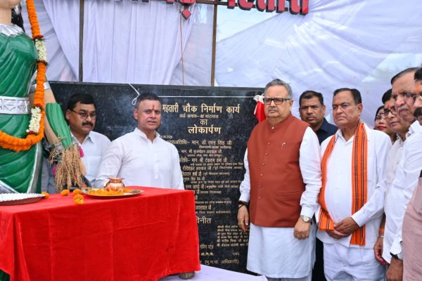 विधानसभा अध्यक्ष डॉ. रमन सिंह ने किया छत्तीसगढ़ महतारी और शहीद खोण्डे की प्रतिमा का अनावरण…