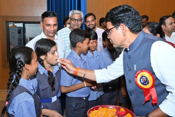 स्वस्थ बच्चे ही देश का मजबूत भविष्य – राजस्व मंत्री टंक राम वर्मा