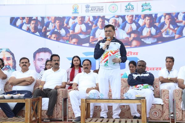 योग से शारीरिक व मानसिक विकास होता है, इसे जीवन में अपनाएं – मंत्री लखनलाल देवांगन