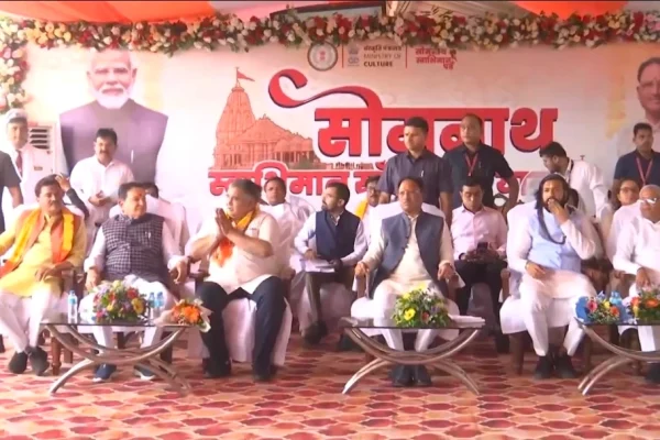 मुख्यमंत्री विष्णुदेव साय के साथ विधायक डॉ. संपत अग्रवाल ने दिखाई ‘सोमनाथ स्वाभिमान सांस्कृतिक यात्रा’ को हरी झंडी, 1000 श्रद्धालु सोमनाथ धाम रवाना…