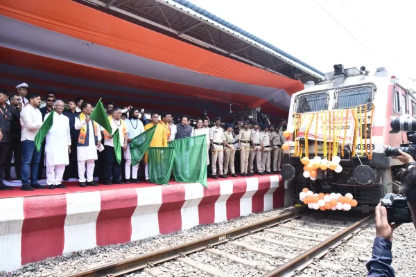 मुख्यमंत्री विष्णु देव साय ने ‘सोमनाथ स्वाभिमान सांस्कृतिक यात्रा’ स्पेशल ट्रेन को दिखाई हरी झंडी; रायपुर से रवाना हुए 1,000 से अधिक श्रद्धालु…