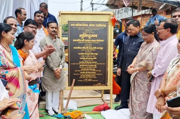 उद्योग मंत्री लखनलाल देवांगन ने सड़क डामरीकरण का कार्य प्रारंभ कराया…