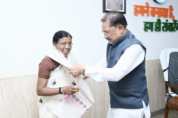 मुख्यमंत्री विष्णु देव साय से पद्मश्री डॉ. बुधरी ताती ने की सौजन्य मुलाकात…