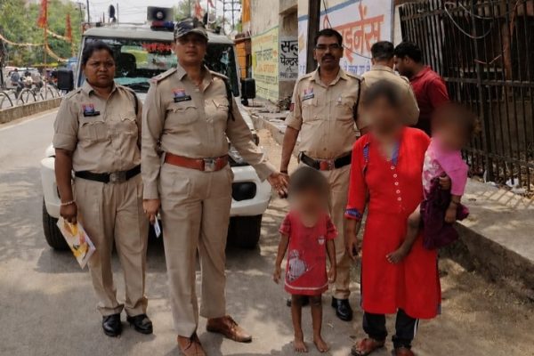 पिंक पेट्रोल की तत्परता से बिछड़ा मासूम अपनी मां से मिला, आँसुओं के बीच चेहरे पर लौटी मुस्कान…