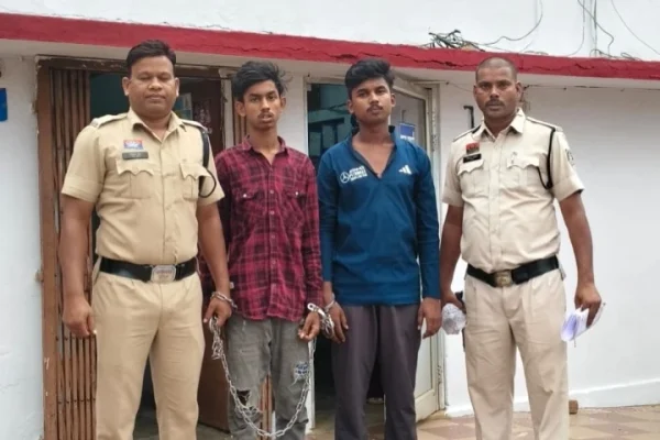 चाकू से हमला करने वाले 02 आरोपी गिरफ्तार…