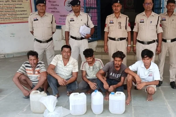 35 लीटर महुआ शराब के साथ 5 आरोपी गिरफ्तार…