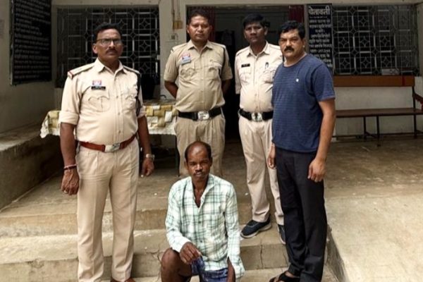 पत्नी की हत्या का आरोपी पति गिरफ्तार
