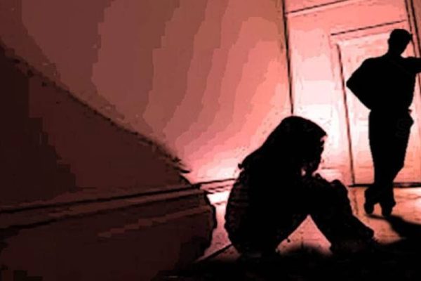 शादी का झांसा देकर बनाया संबंध, मानसिक प्रताड़ना की शिकार शिक्षिका ने की आत्महत्या, अब शिक्षक हुआ गिरफ्तार…