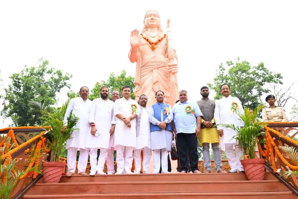 मातृशक्ति एवं प्रकृति के प्रति श्रद्धा का अनुपम संगम : मुख्यमंत्री विष्णु देव साय ने “राम वाटिका” में किया रुद्राक्ष का पौधारोपण…