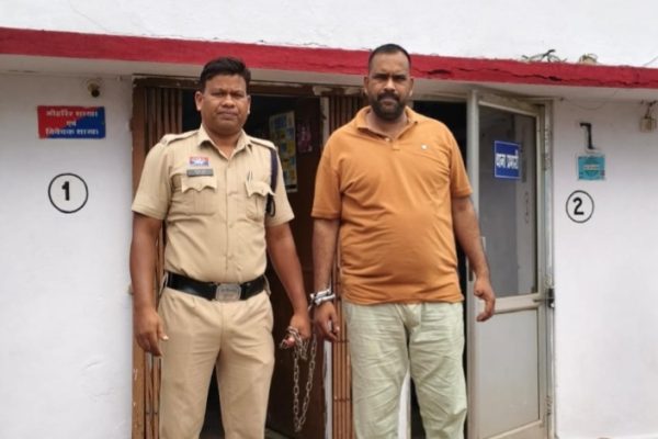 दोना-पत्तल मशीन एवं कच्चा माल के नाम पर लाखों की धोखाधड़ी आरोपी गिरफ्तार…