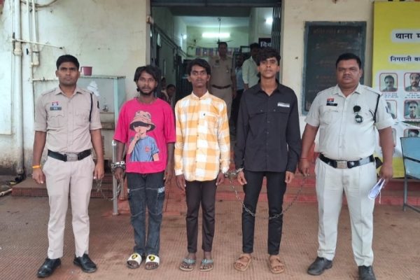लूट की दो घटनाओं को अंजाम देने वाले 03 लुटेरे गिरफ्तार…