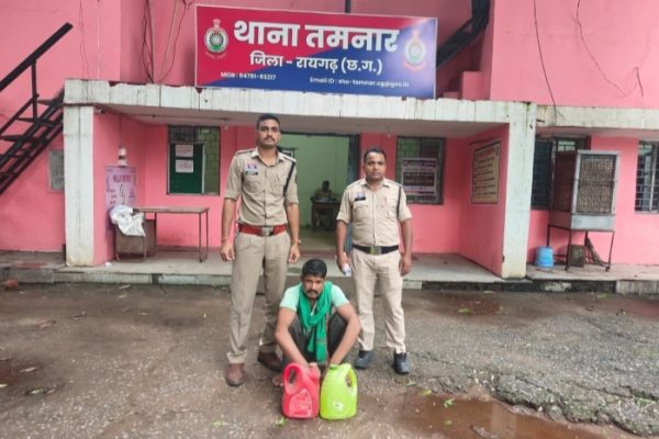 10 लीटर महुआ शराब के साथ आरोपी गिरफ्तार…