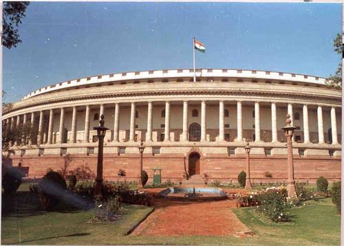 पेपर लीक पर संसद में बिल पेश, पेपर लीक माफिया पर कसेगा शिकंजा…