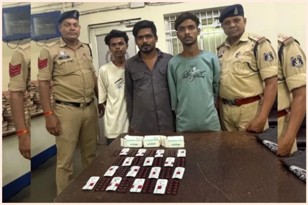 प्रतिबंधित नशीली टेबलेट के साथ 03 आरोपी गिरफ्तार…
