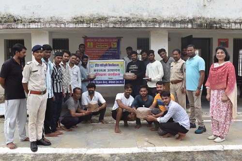 जिला जेल बेमेतरा में 28 बंदियों को दिया गया दो दिवसीय मशरूम उत्पादन प्रशिक्षण