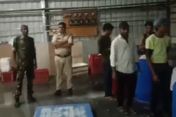 आधी रात वैद्य फूड में प्रशासन की दबिश, 200 किलो पनीर जब्त