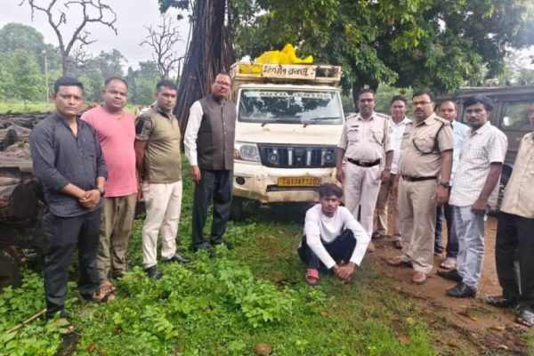 रात्रि गश्ती में अवैध सागौन से लदा पिकअप वाहन जब्त, 26 लट्ठे बरामद