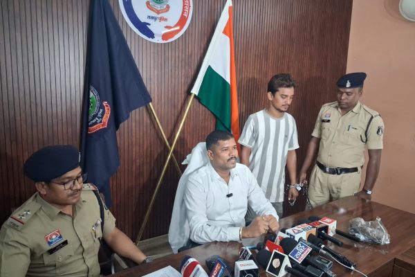 अवैध हथियार के साथ आरोपी गिरफ्तार, देशी कट्टा एवं जिंदा कारतूस बरामद…