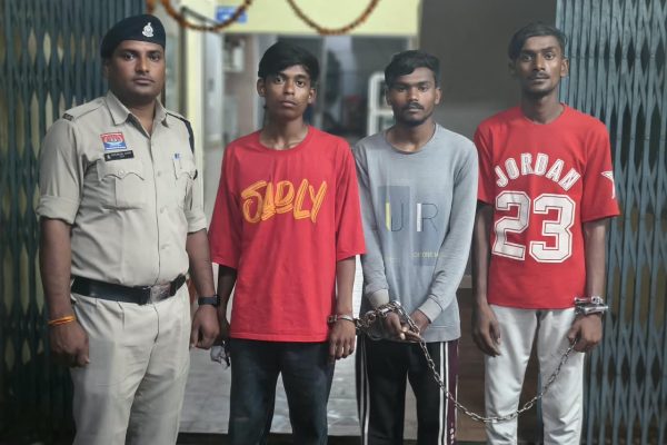 उधार पैसे मांगने की बात को लेकर हत्या कर साक्ष्य छिपाने की नियत से शव को रेल्वे ट्रेक में छोडकर भागने वाले 03 आरोपी एवं 02 विधि से संघर्षरत बालक को किया गया गिरफ्तार…