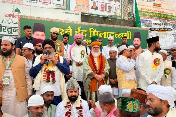 जश्ने ईद मिलादुन्नबी में गूंजा पैगाम-ए-अमन, मोहब्बत और भाईचारा…