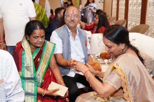 सांसद बृजमोहन अग्रवाल ने  परिवार की तीन पीढ़ियों के साथ हर्षोल्लासपूर्वक रक्षाबंधन का त्यौहार मनाया…