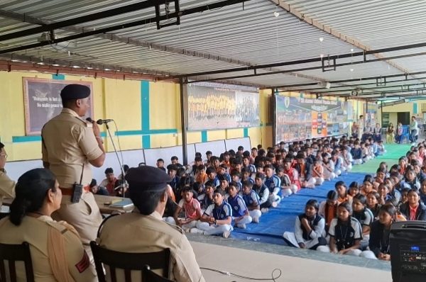 बच्चों को गाड़ी नहीं, भविष्य दें: जशपुर पुलिस का जागरूकता अभियान