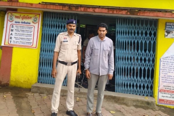 महिंद्रा शोरूम कंपनी के लाखों रुपये का गबन करने वाला आरोपी गिरफ्तार…