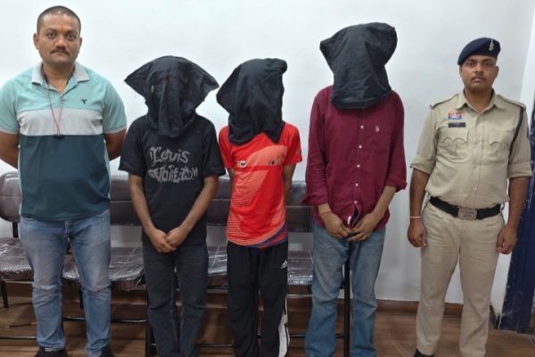 कल्याण ज्वेलर्स पंडरी में डकैती की योजना बनाते 03 आरोपी गिरफ्तार…