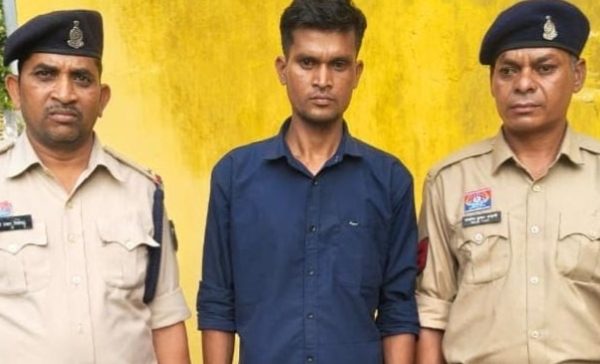 हत्या के प्रयास के मामले में फरार आरोपी गिरफ्तार, न्यायिक अभिरक्षा में भेजा गया…