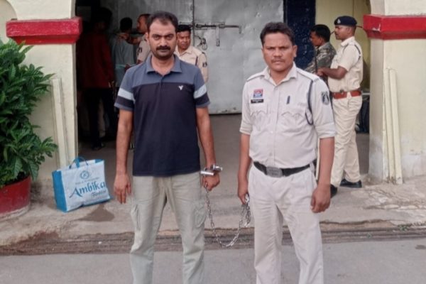 7 से 8 वर्षों तक फरार आरोपी जिसान अहमद उर्फ मिंटू गिरफ्तार…