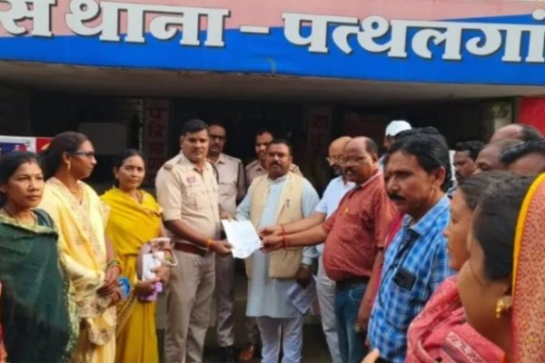 पंचायत भवन में मारपीट के आरोप से भड़का सरपंच-सचिव संघ थाने पहुंचा संघ, सौंपा ज्ञापन…