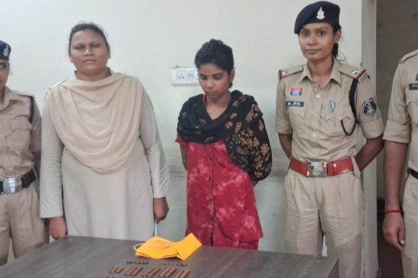 106 नशीली गोलियों के साथ महिला गिरफ्तार…