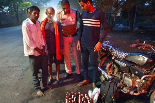 अवैध शराब परिवहन करते 02 आरोपी गिरफ्तार, 35 पौवा देशी शराब एवं मोटरसाइकिल जप्त…
